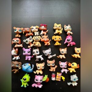 LPS (Littlest Pet Shop) Lot of 27 pets + 3 accessories